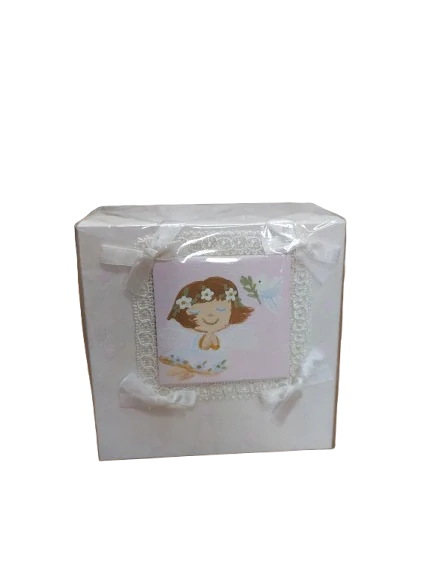 Dřevěná truhlička holčička s ptáčkem - 10 x 6 cm