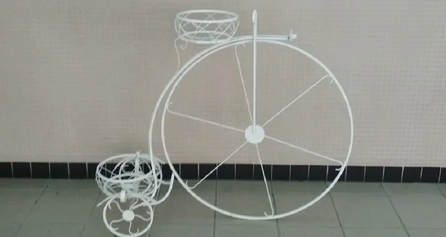 Kovový stojan na květiny- kolo vel. bílé