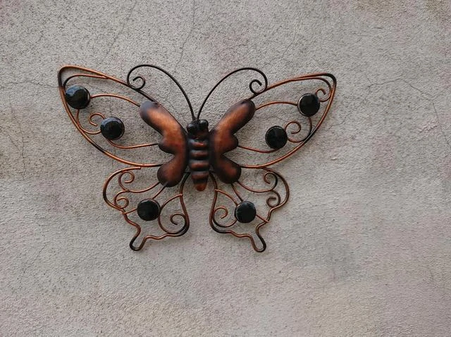 Kovový motýl s kamínky malý - 25 cm