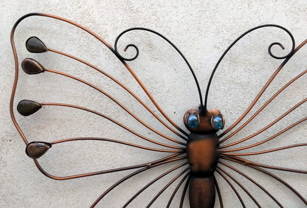 Motýl kov s kamínky velký