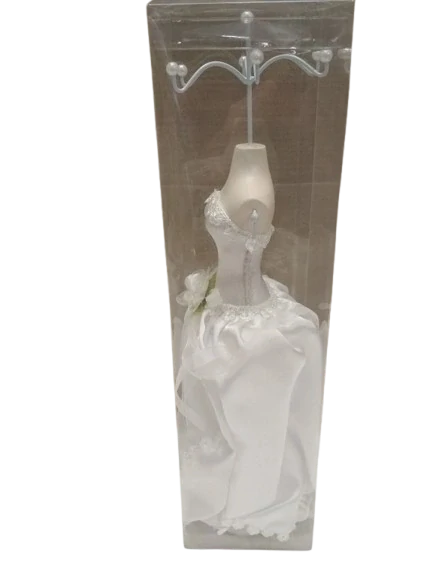 Panna na šperky nevěsta - 42 cm
