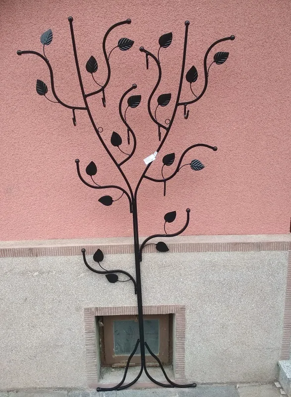 Věšák strom velký černý