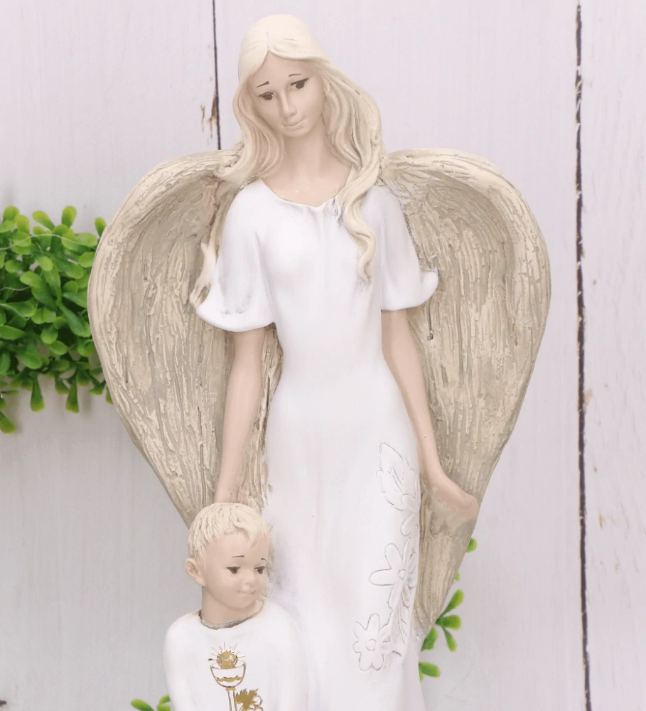 Keramický anděl s chlapcem bílý - 34 cm