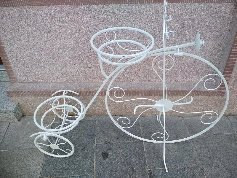 Kovový stojan na květiny- kolo střední bílý