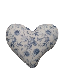 Bylinkový polštář ve tvaru srdce - s modrými květy, voňavý polštářek