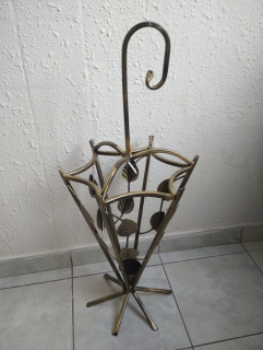 Kovový stojan na deštníky zlatá patina