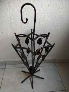 Kovový stojan na deštníky černý